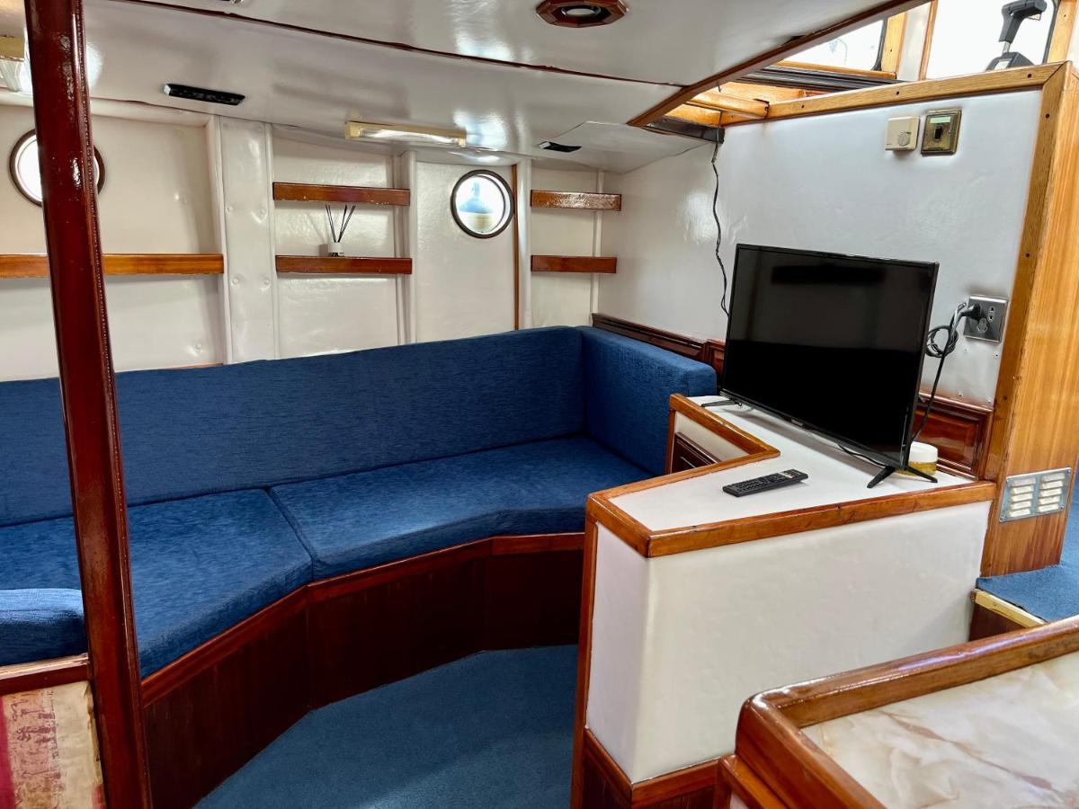 Hotel Salidas En Barco à Premiá de Mar Extérieur photo